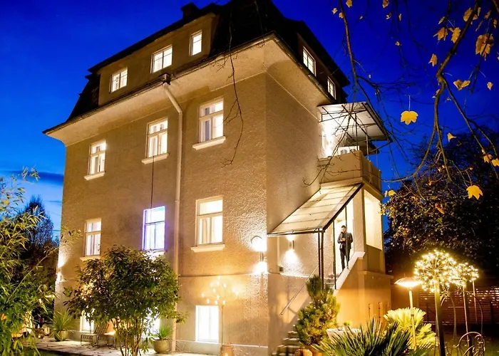 Family Wellhouse Green Garden Direct In Salzburg, Sunny Big Garden, Up To 16 Pax, Bikes For Free, Bbq, Sunbeds, Parking For Free, 15 Min Sound Of Music
